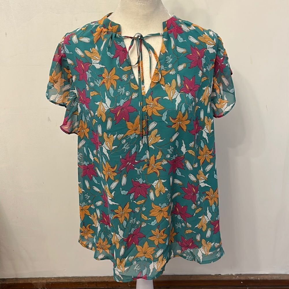 COPY - Beacon Apparel turquoise floral ruffle short sleeve blouse Size M New